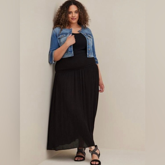 New Torrid cropped denim jacket, size 2 - Picture 3 of 5